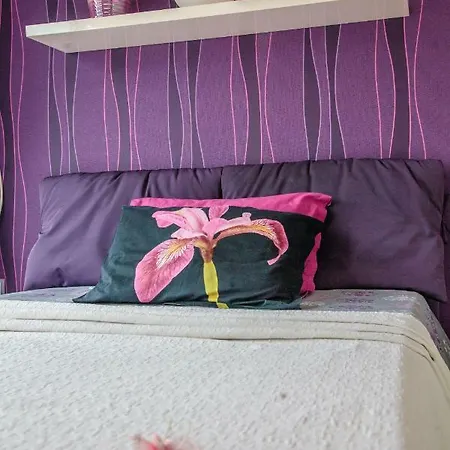 Downtown - Comfy 2-bdr. Apt In Top Centre *