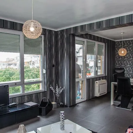 Downtown - Comfy 2-bdr. Apt In Top Centre
